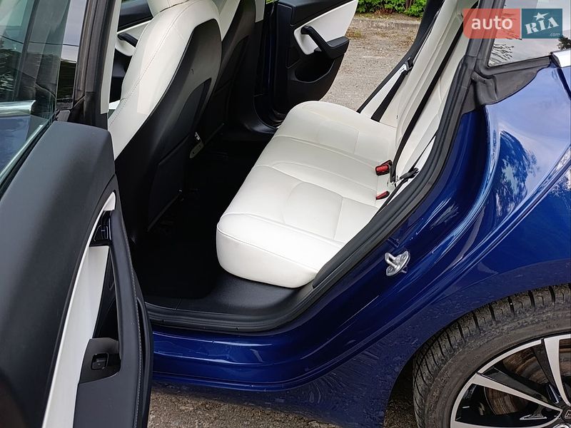 Седан Tesla Model 3 2018 в Киеве