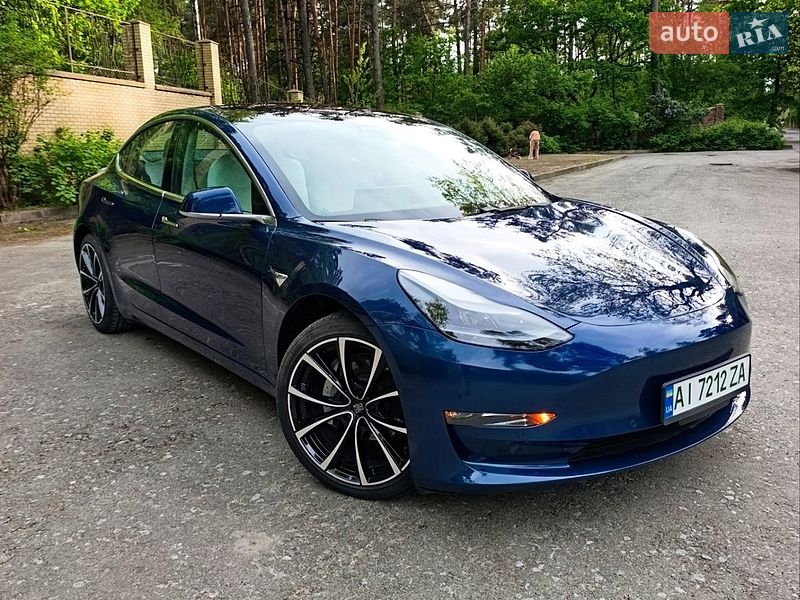 Седан Tesla Model 3 2018 в Киеве