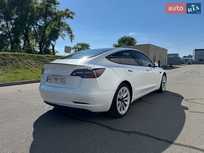 Седан Tesla Model 3 2023 в Киеве