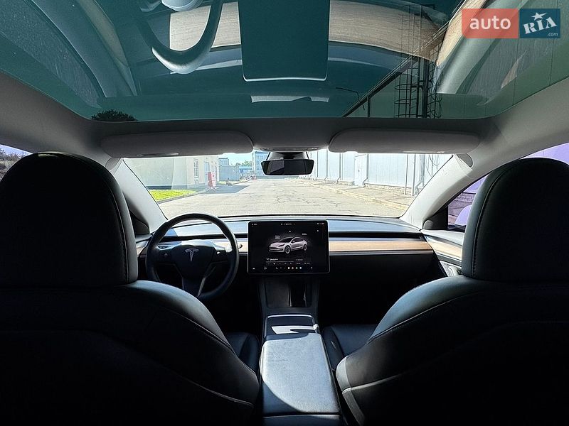 Седан Tesla Model 3 2023 в Киеве