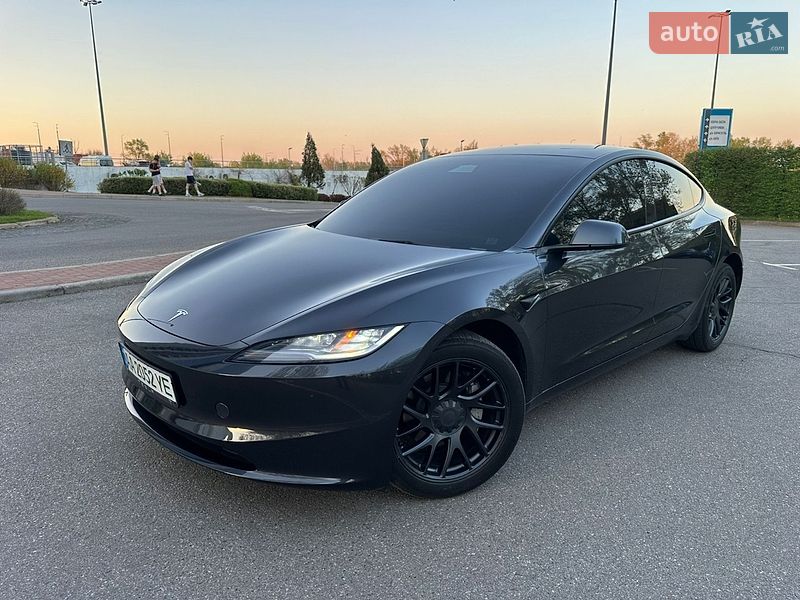Седан Tesla Model 3 2025 в Києві