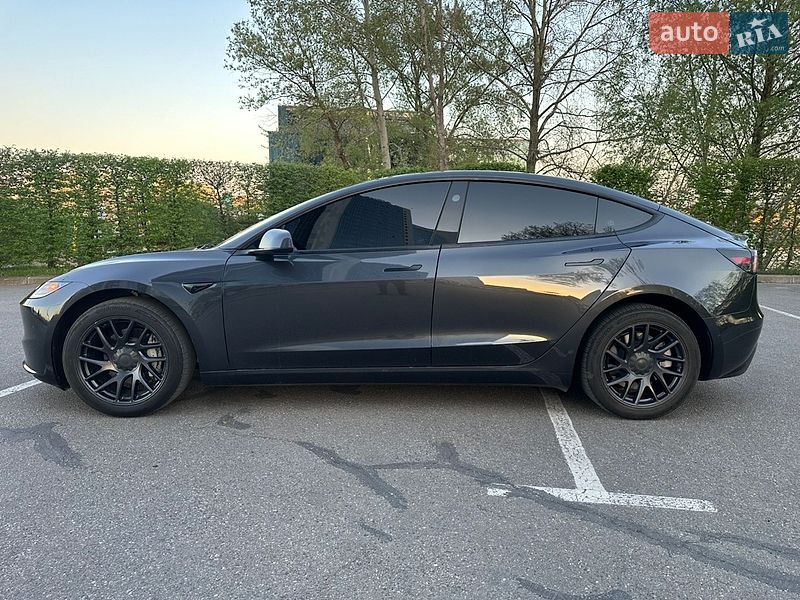 Седан Tesla Model 3 2025 в Києві