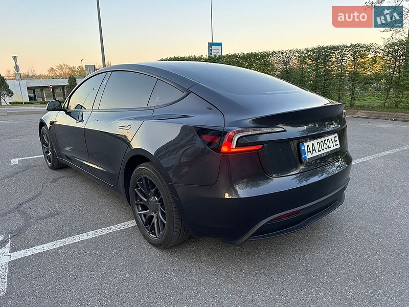 Седан Tesla Model 3 2025 в Києві