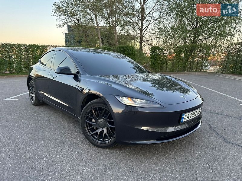 Седан Tesla Model 3 2025 в Києві