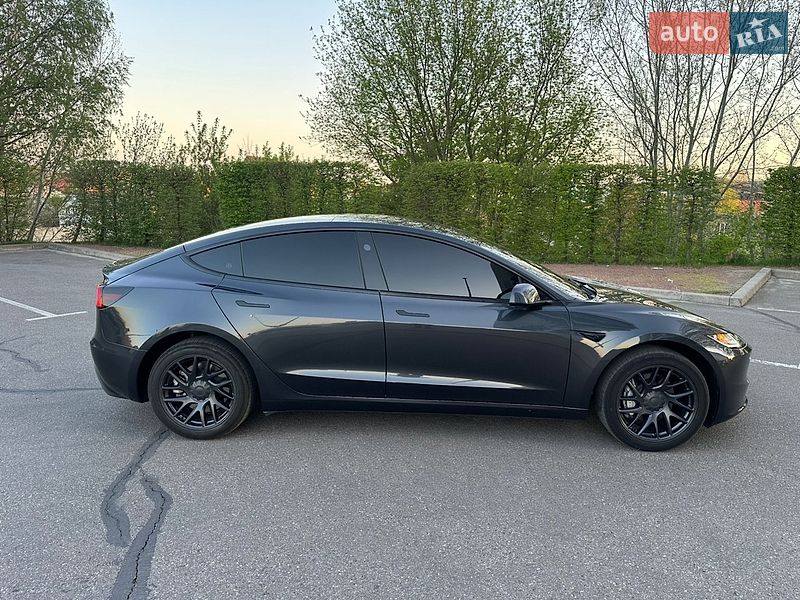 Седан Tesla Model 3 2025 в Києві