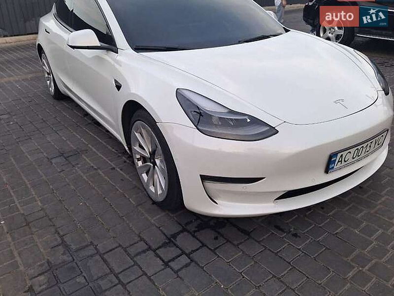 Седан Tesla Model 3 2022 в Киеве
