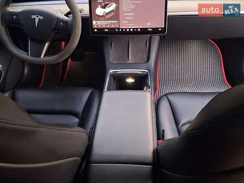 Седан Tesla Model 3 2022 в Киеве
