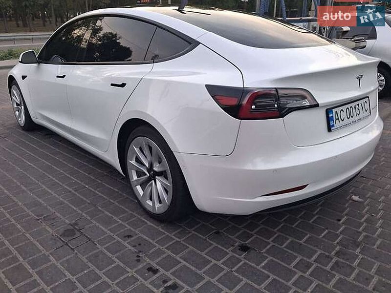 Седан Tesla Model 3 2022 в Киеве