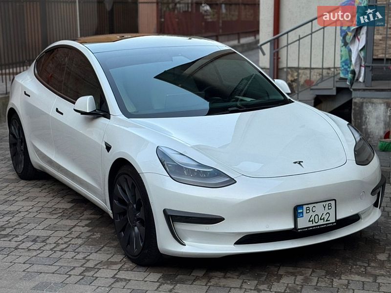Седан Tesla Model 3 2021 в Львові