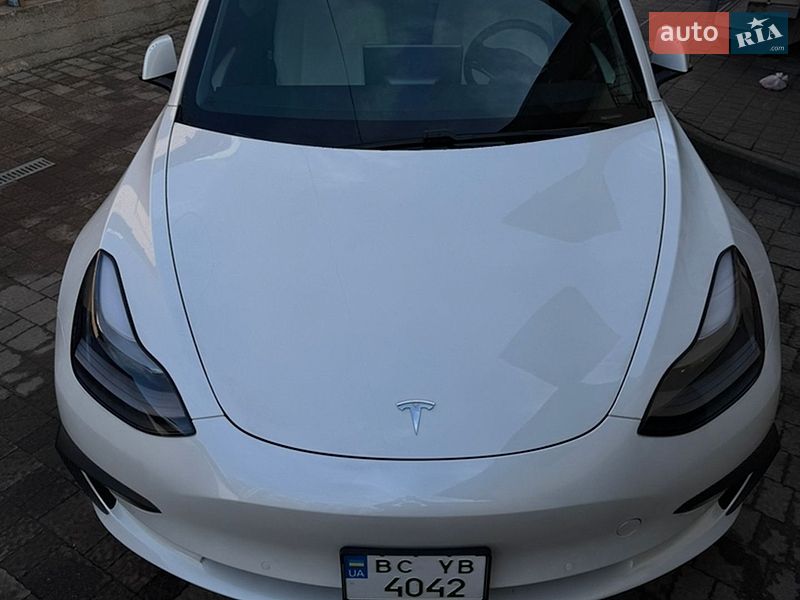 Седан Tesla Model 3 2021 в Львові