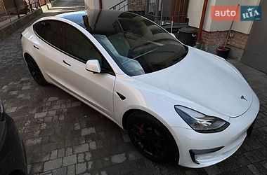 Седан Tesla Model 3 2021 в Львові