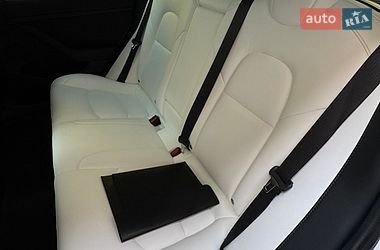 Седан Tesla Model 3 2021 в Львові