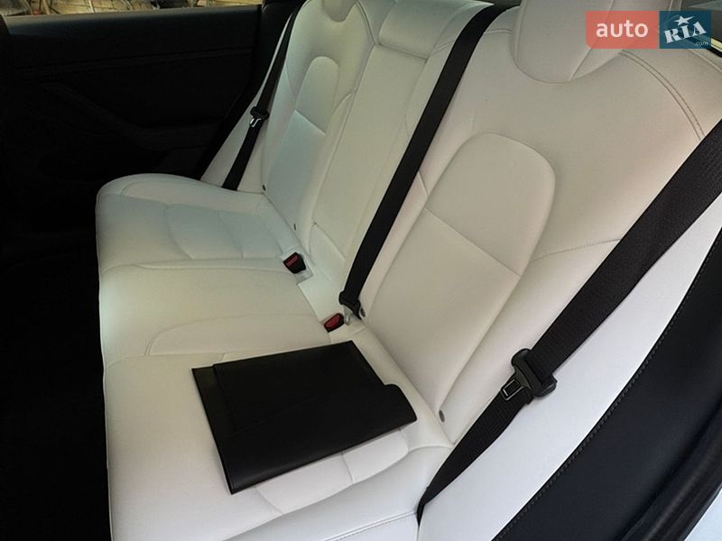 Седан Tesla Model 3 2021 в Львові