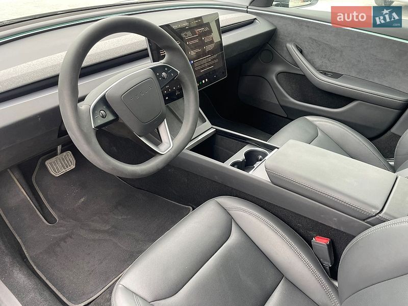 Седан Tesla Model 3 2024 в Львові