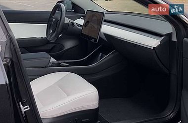 Седан Tesla Model 3 2019 в Києві