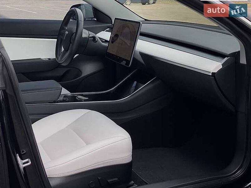 Седан Tesla Model 3 2019 в Києві