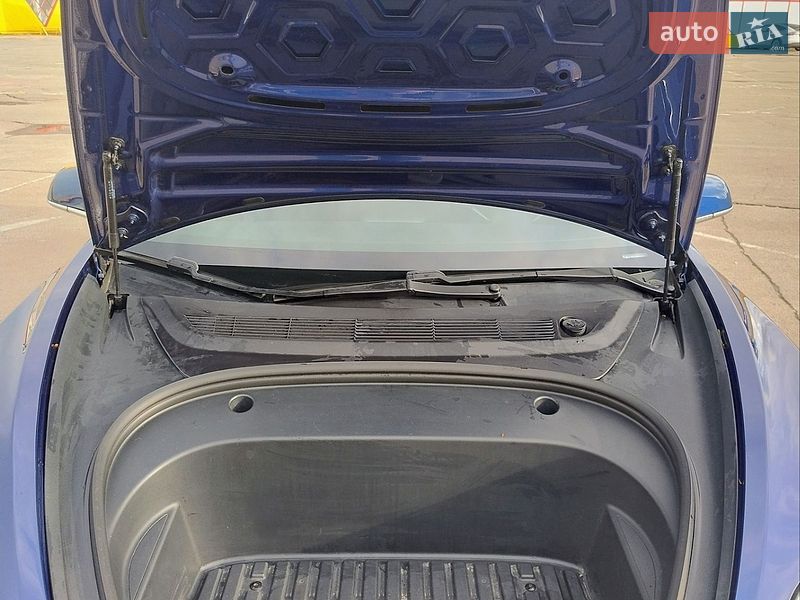 Седан Tesla Model 3 2020 в Житомирі