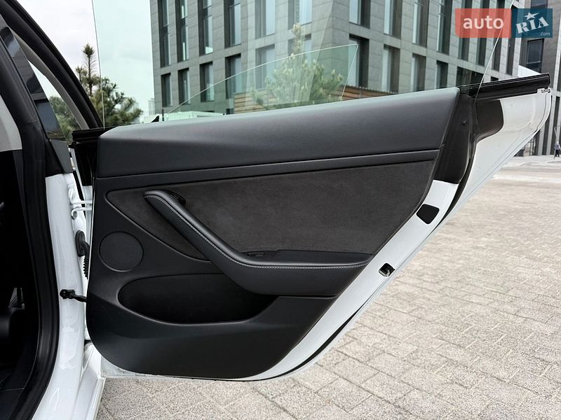 Седан Tesla Model 3 2022 в Киеве фото 36 Седан Tesla Model 3 2022 в Киеве