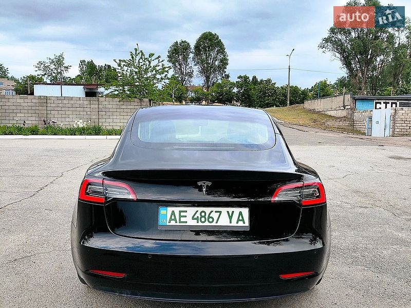 Седан Tesla Model 3 2019 в Кам'янському