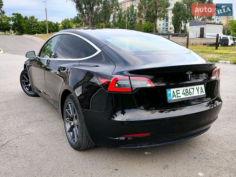 Седан Tesla Model 3 2019 в Кам'янському