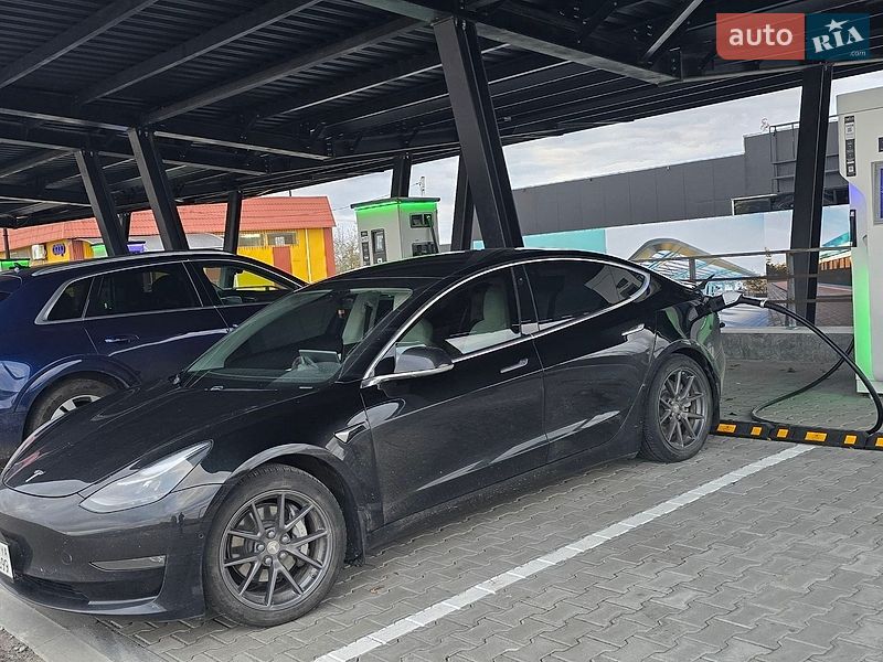 Седан Tesla Model 3 2019 в Сумах
