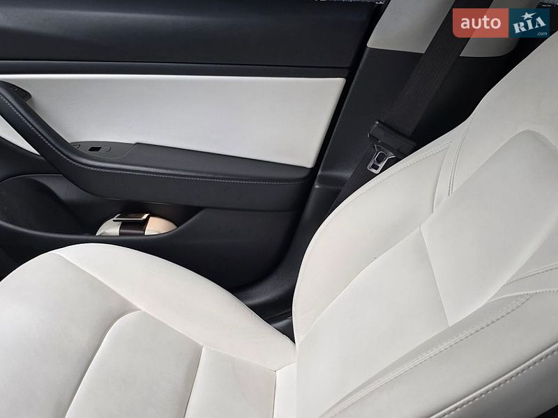Седан Tesla Model 3 2019 в Сумах