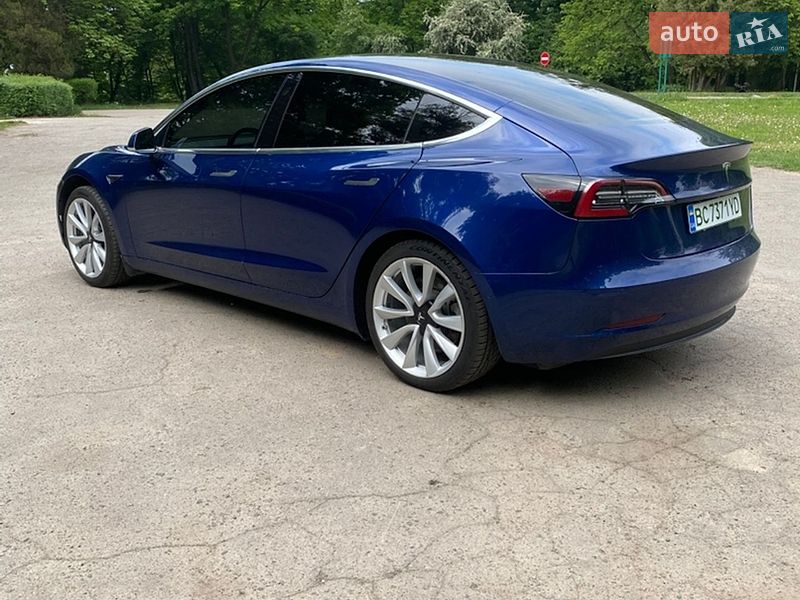 Седан Tesla Model 3 2019 в Львові