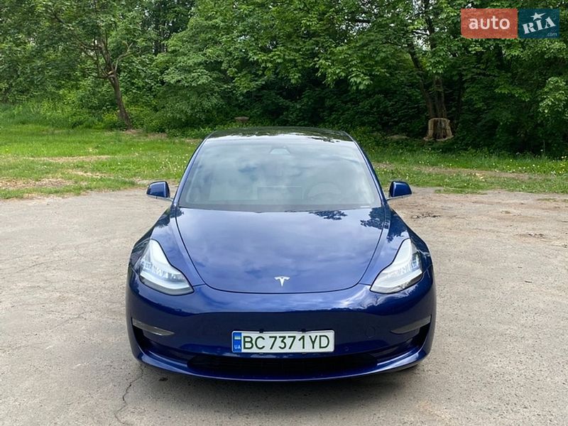 Седан Tesla Model 3 2019 в Львові