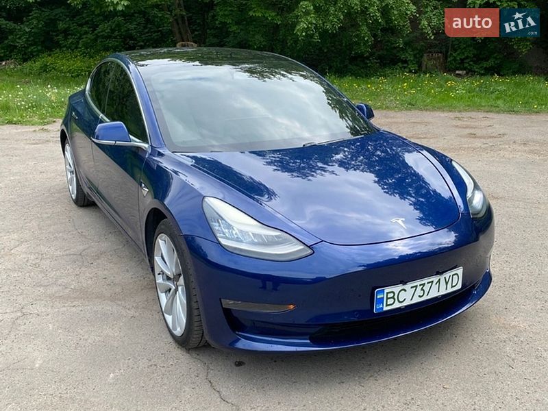 Седан Tesla Model 3 2019 в Львові