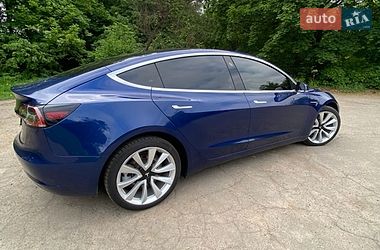 Седан Tesla Model 3 2019 в Львові
