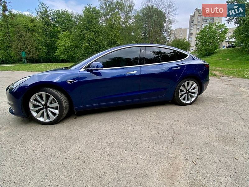 Седан Tesla Model 3 2019 в Львові