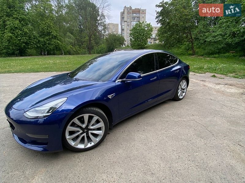 Седан Tesla Model 3 2019 в Львові