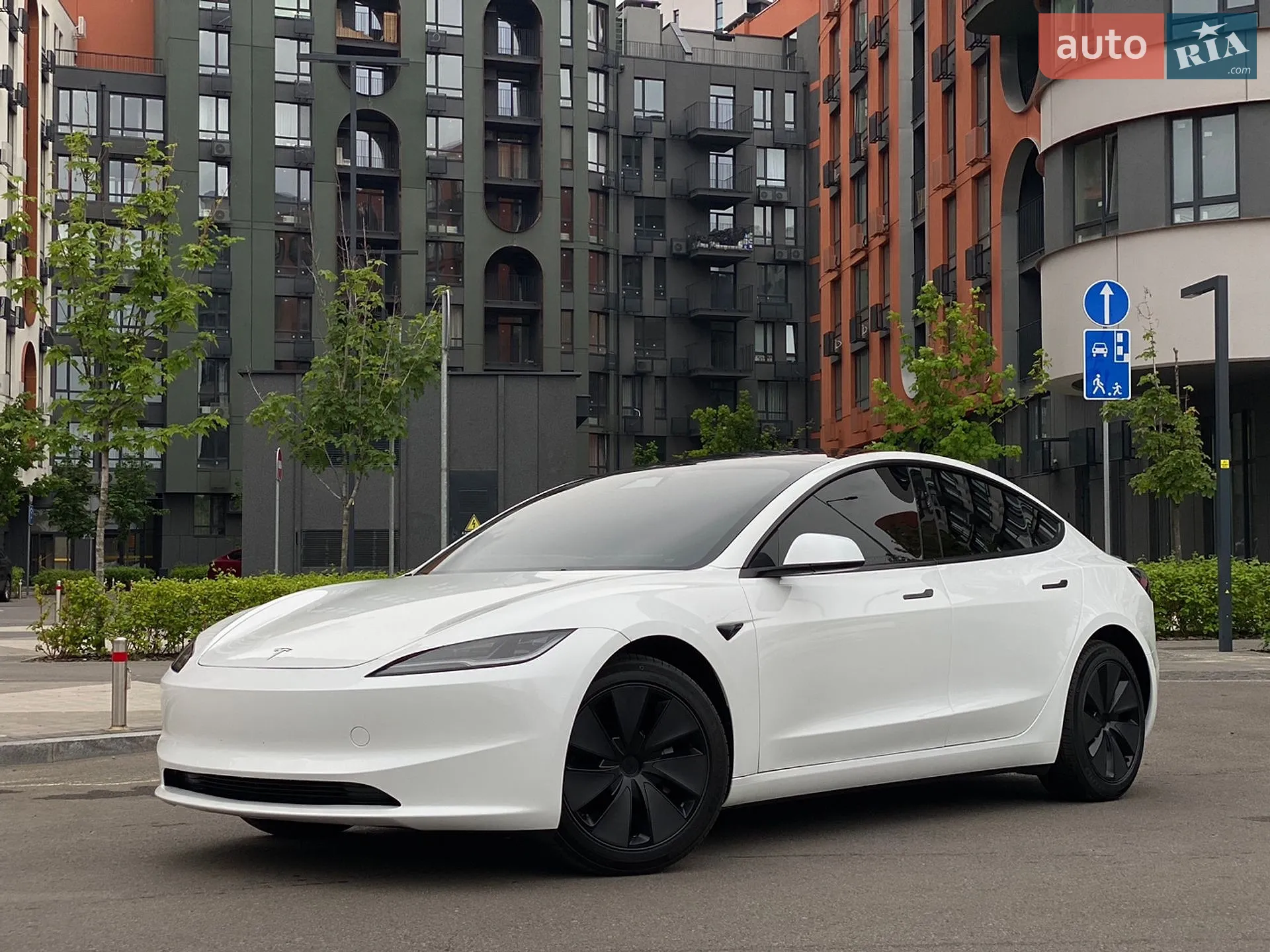 2024 Tesla Model 3 - фото 1