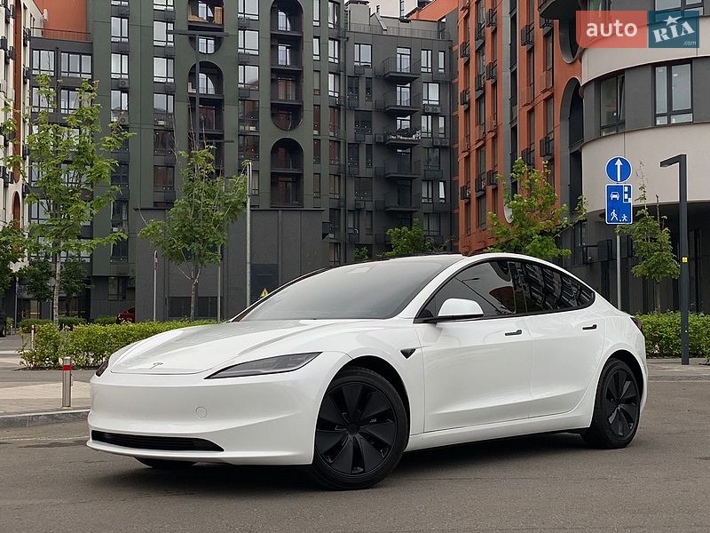 Tesla Model 3 2024