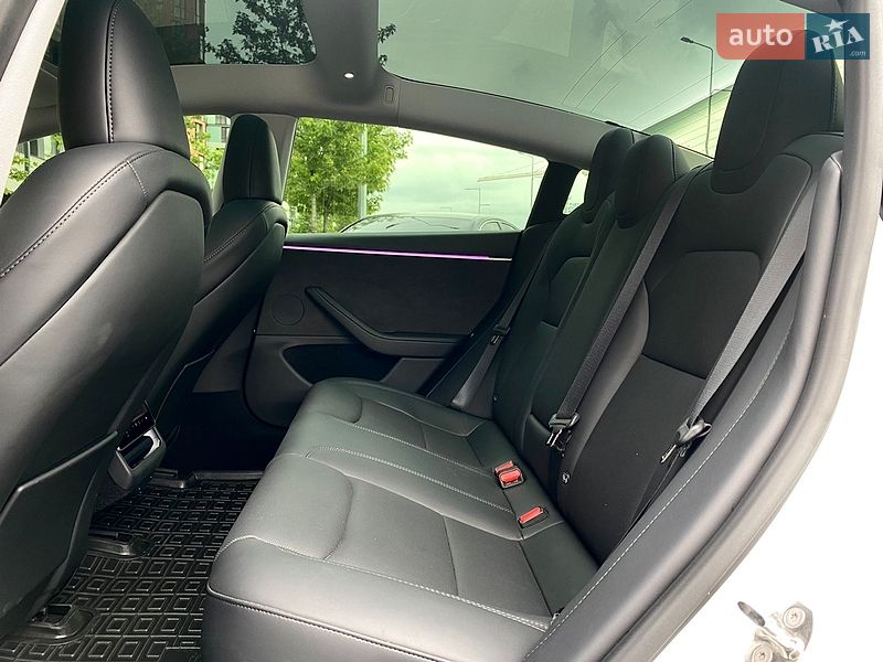Седан Tesla Model 3 2024 в Киеве