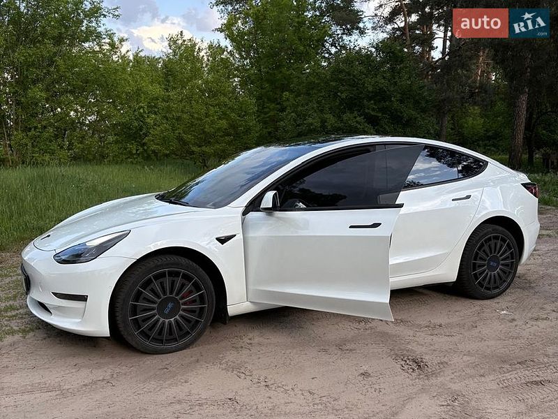 Седан Tesla Model 3 2020 в Черкассах