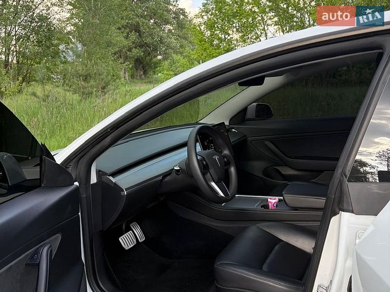 Седан Tesla Model 3 2020 в Черкассах