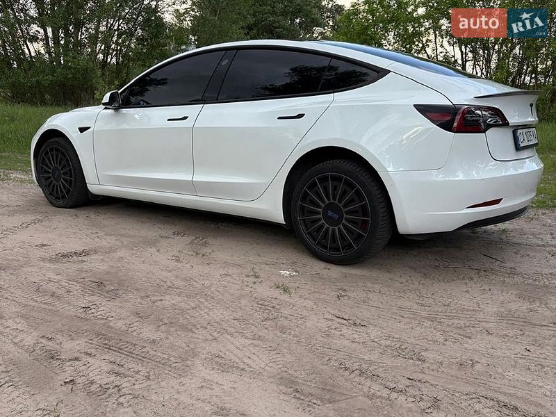 Седан Tesla Model 3 2020 в Черкассах