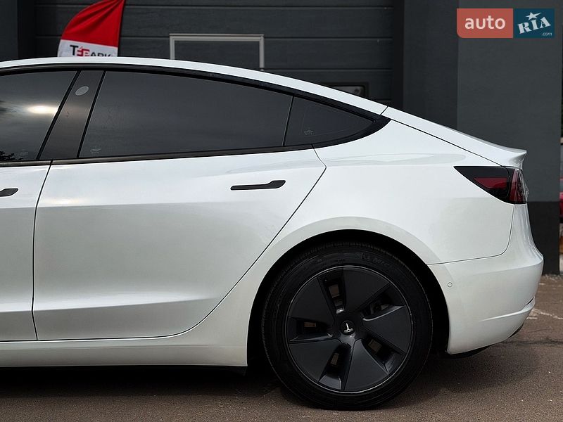 Седан Tesla Model 3 2022 в Києві