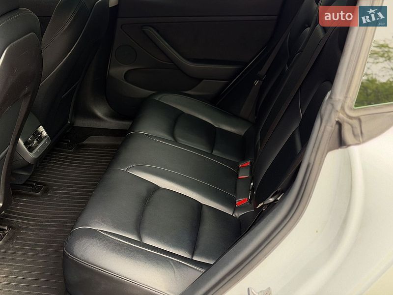 Седан Tesla Model 3 2022 в Києві