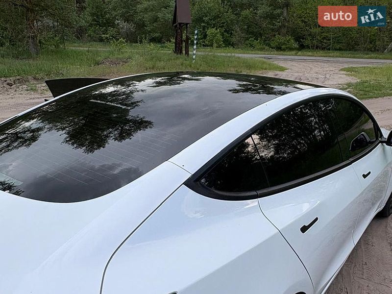 Седан Tesla Model 3 2020 в Черкассах
