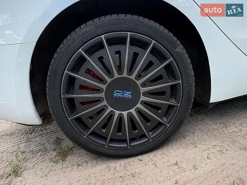 Седан Tesla Model 3 2020 в Черкассах