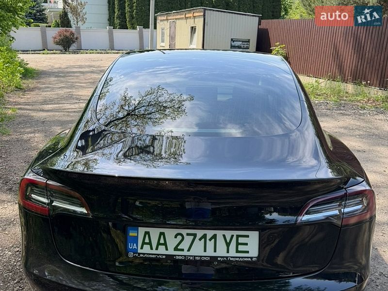 Седан Tesla Model 3 2018 в Киеве