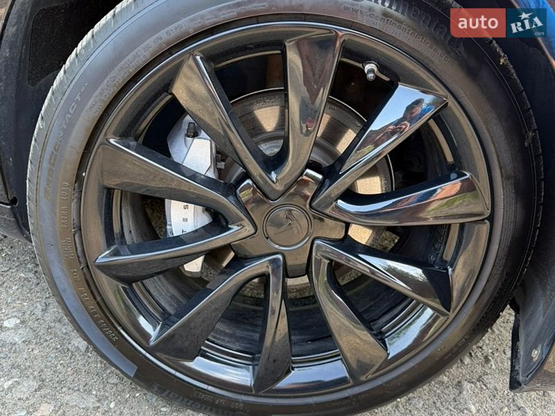 Седан Tesla Model 3 2018 в Киеве