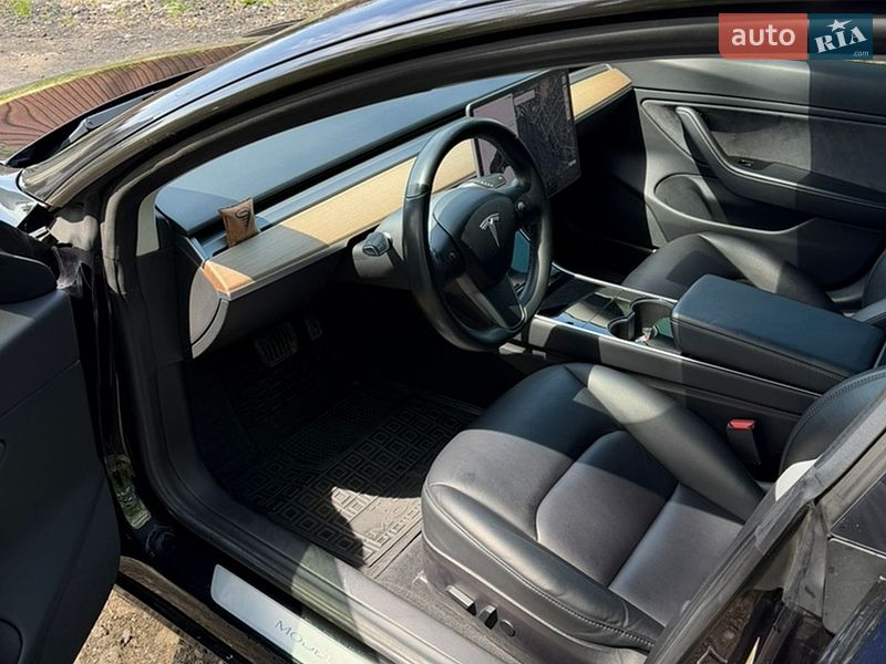 Седан Tesla Model 3 2018 в Киеве