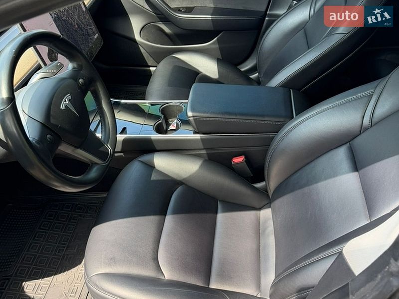 Седан Tesla Model 3 2018 в Киеве