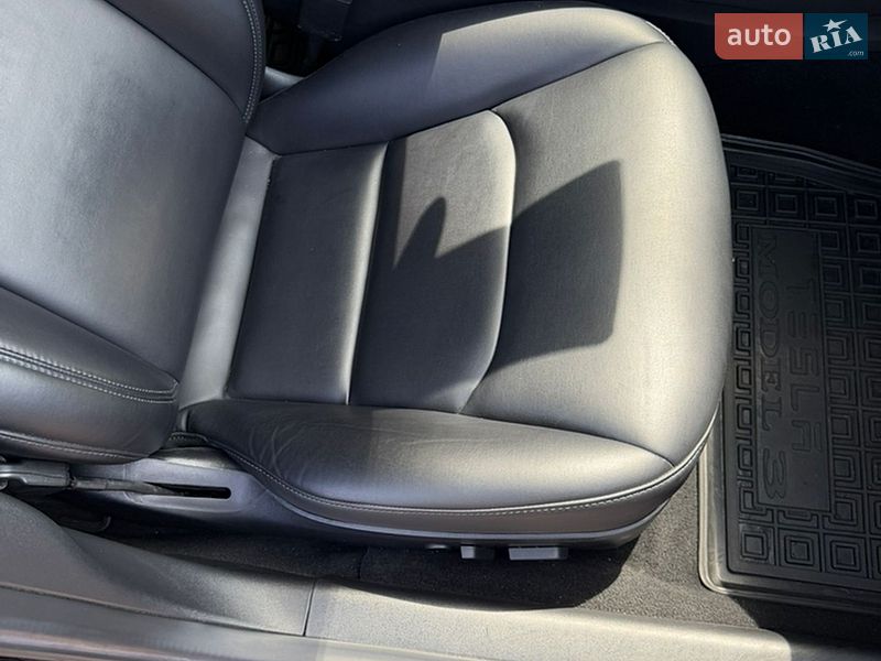 Седан Tesla Model 3 2018 в Киеве