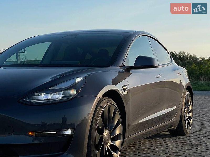 Седан Tesla Model 3 2022 в Киеве