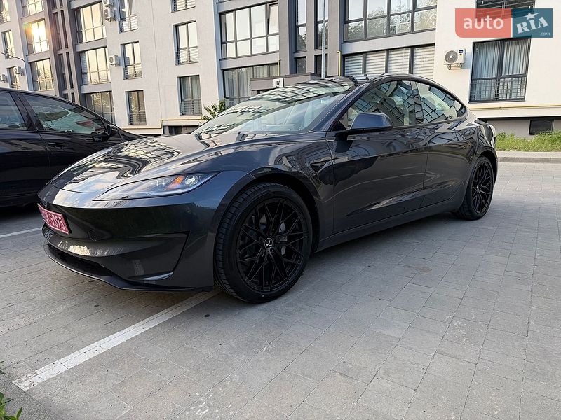 Седан Tesla Model 3 2024 в Львові