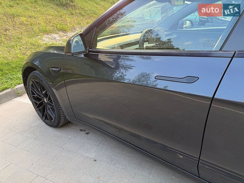 Седан Tesla Model 3 2024 в Львові